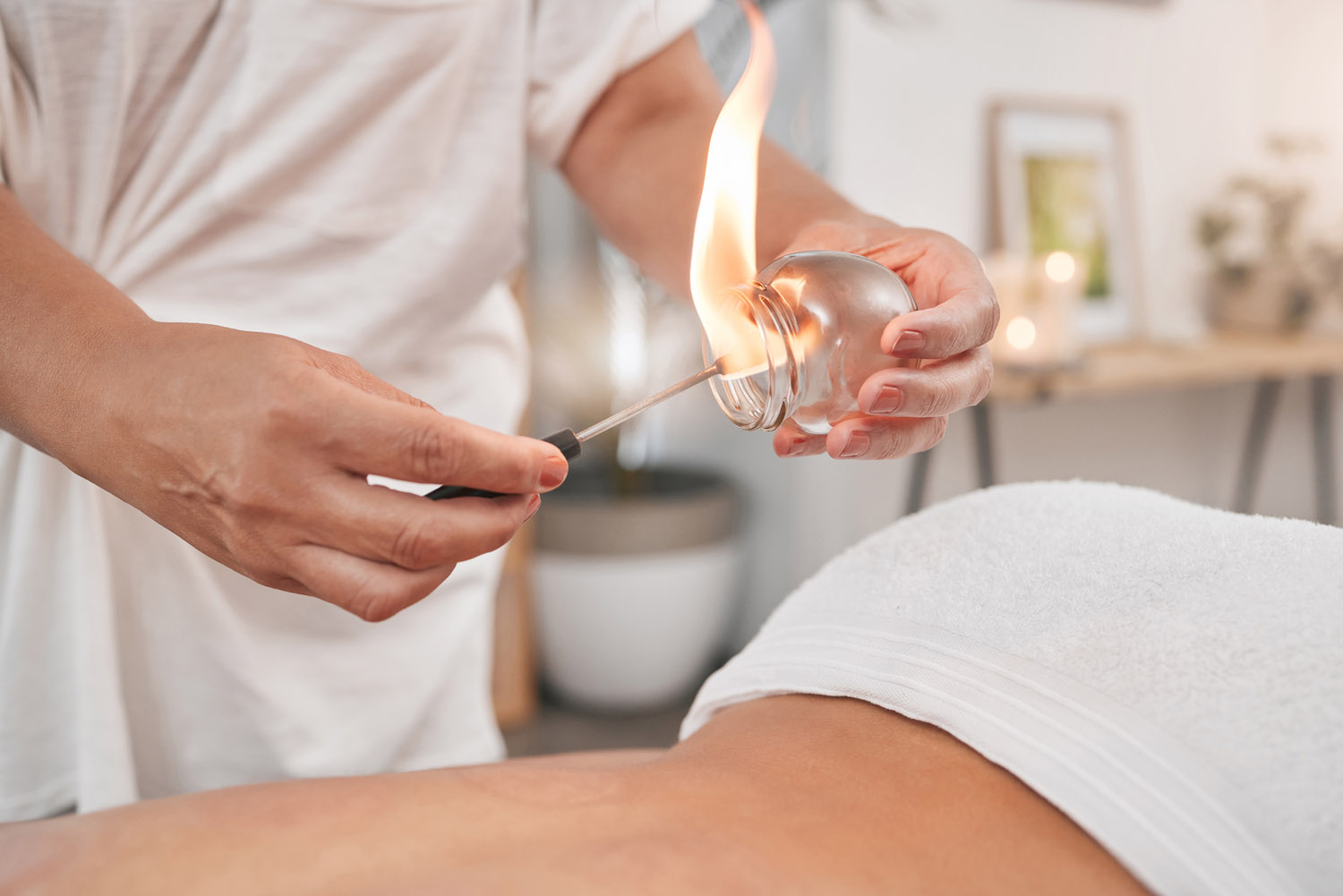 professional massage therapist performing relaxation massage - Pan Thai Massage - Sugar Land, Texas