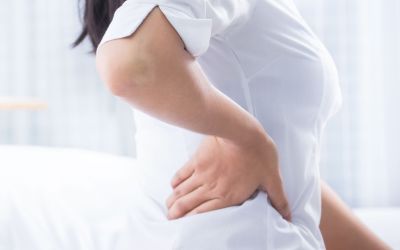 A woman having sciatica pain