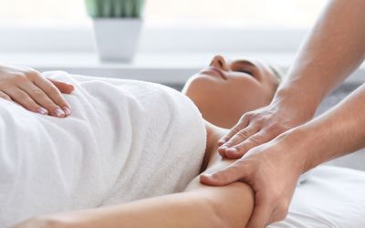 A woman getting a Sugar Land frozen shoulder massage