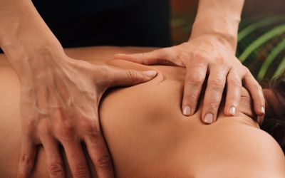 A massage therapist performing Houston deep tissue massage